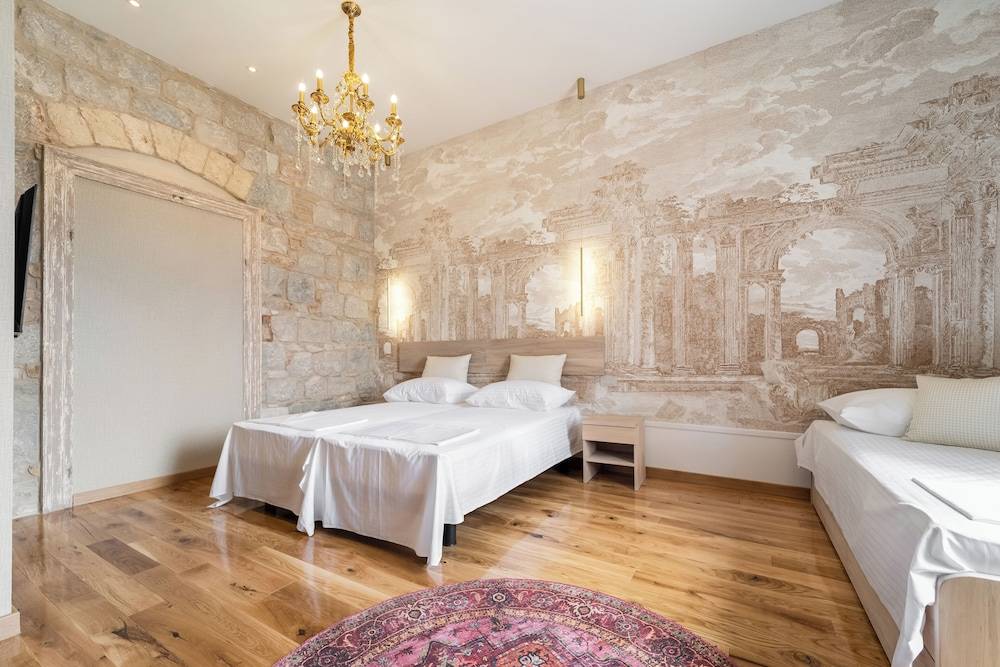 Tifani Luxury Rooms 3 2