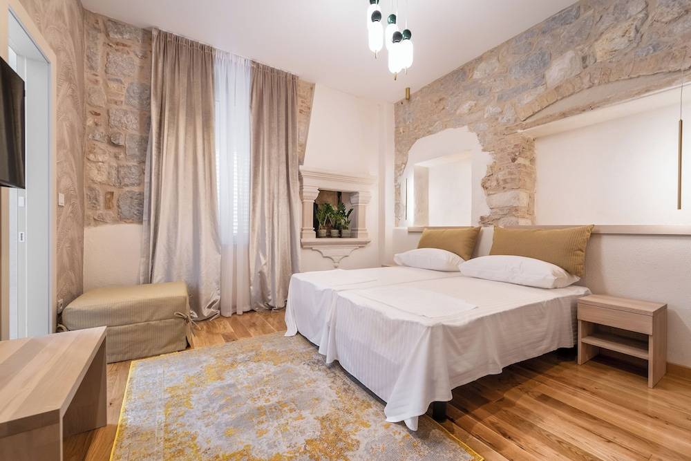Tifani Luxury Rooms 3 1