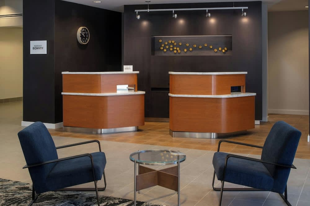 Courtyard by Marriott Houston City Place 2