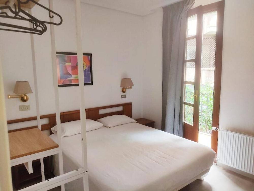 Hotel Lauxeta Berria 1