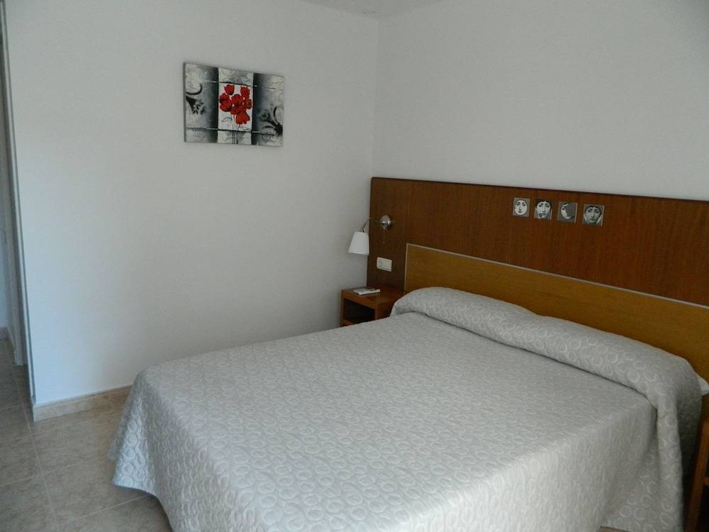 ROVIOR Rooms & Café 2