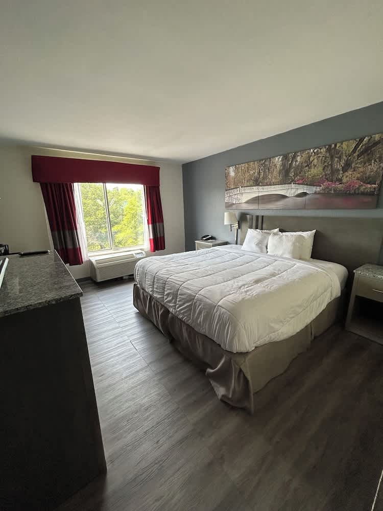 Clarion Pointe - Greensboro Coliseum Area 2