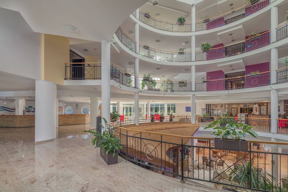 Lotus Therme Hotel & Spa 2