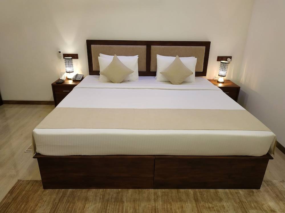 Sigiriya Cashew Palace Resort 1