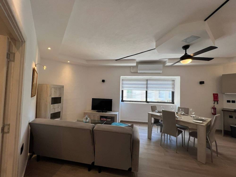 Portobello Central Suite 1