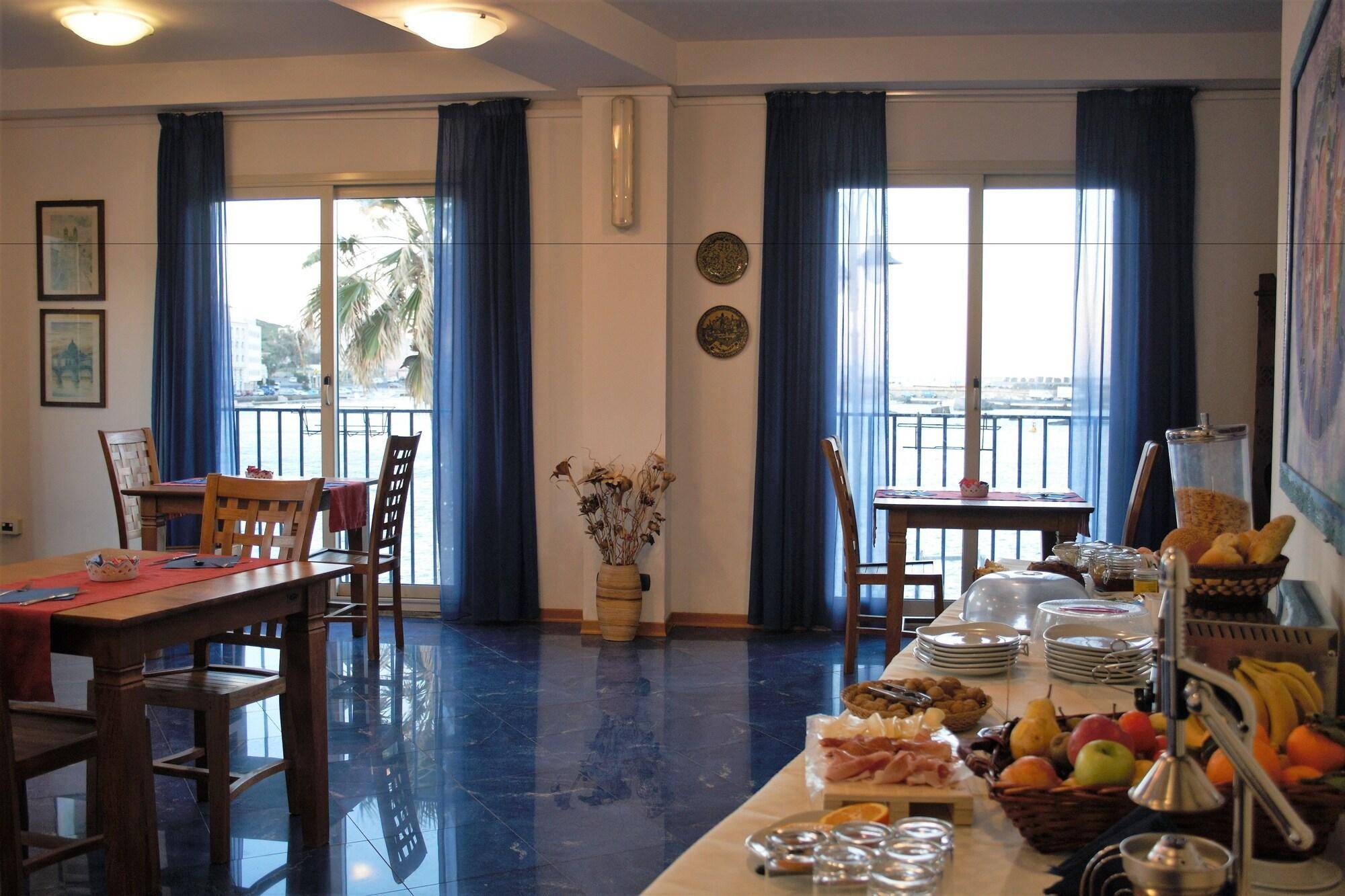 Blue Moon Hotel 2