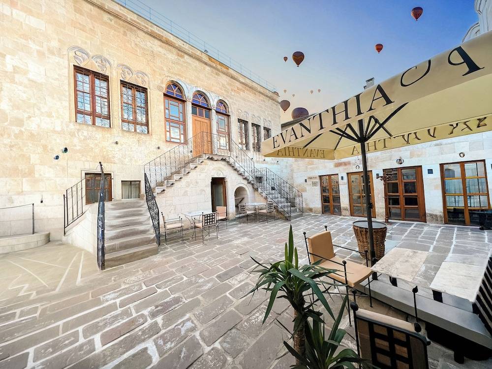 Evanthia Cave Suites 2