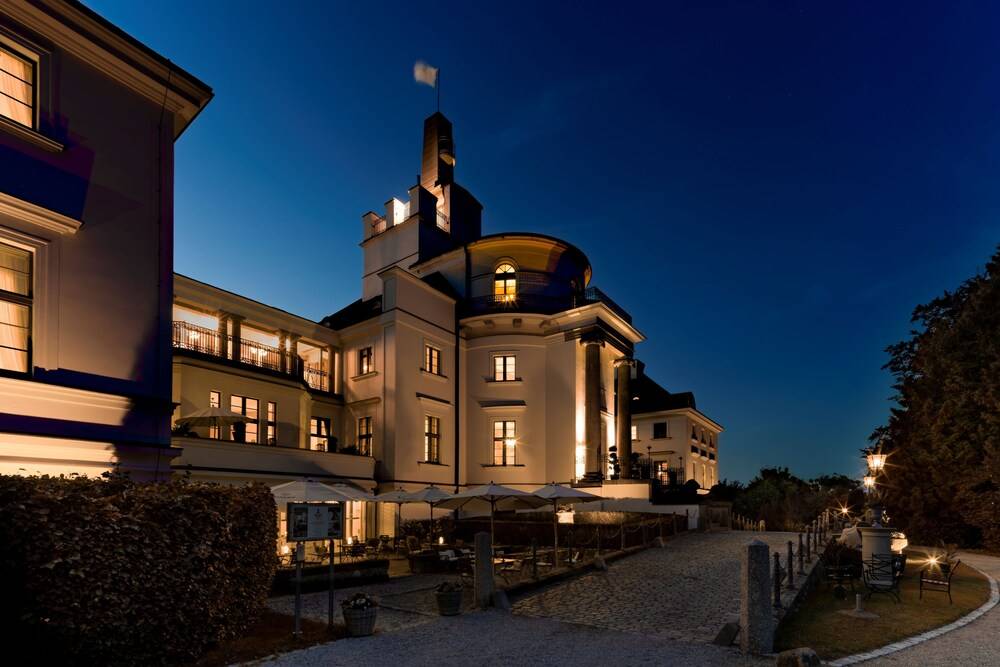 Schlosshotel Burg Schlitz 1