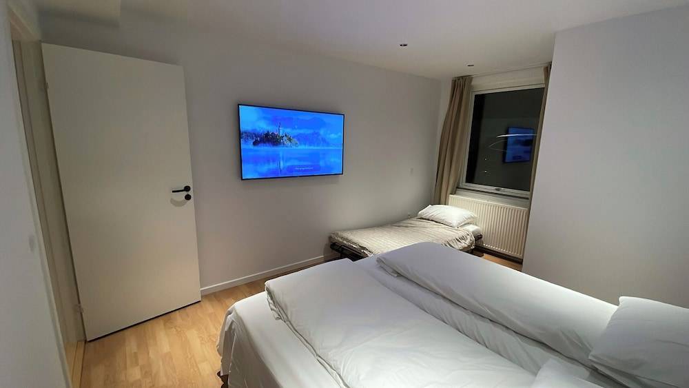 Maison Nord, 6 min from Airport & Sleep 5 2