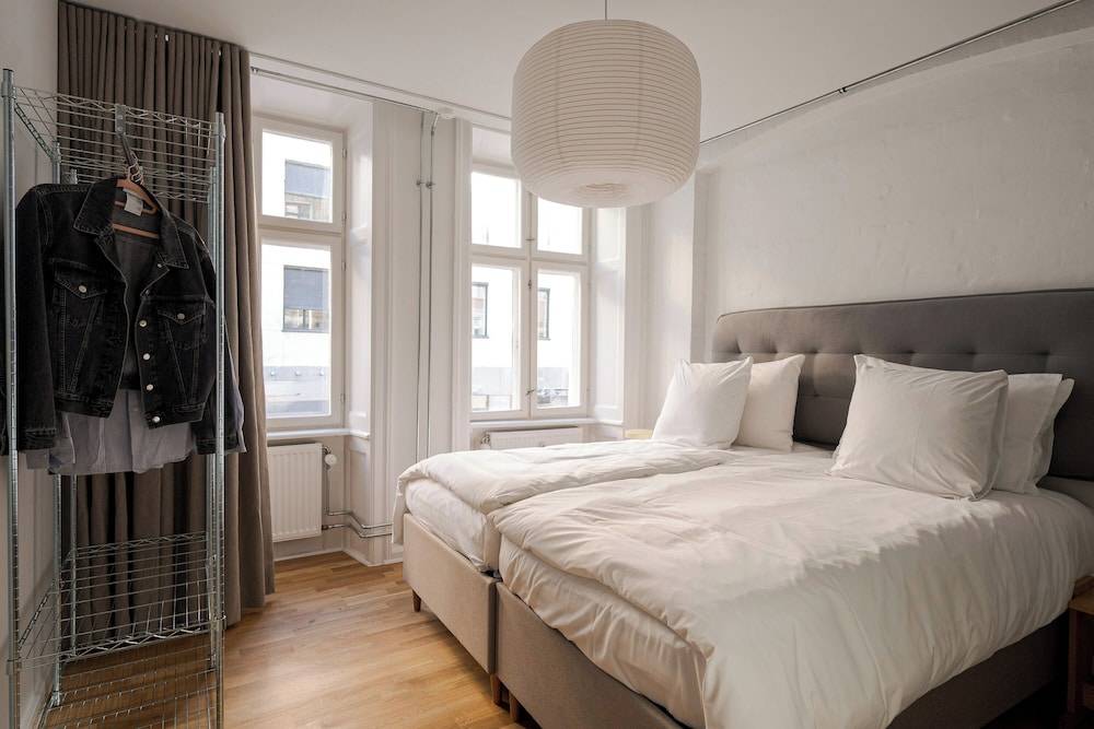 Chic city pad with handpainted art in great location by Daniel&Jacob's 2