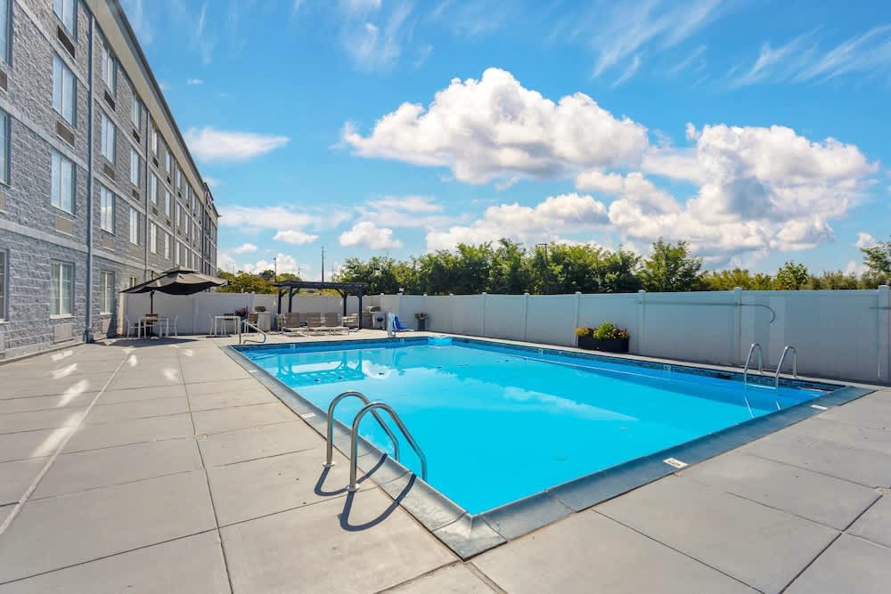 Comfort Inn & Suites Pottstown Eastern Gateway 1