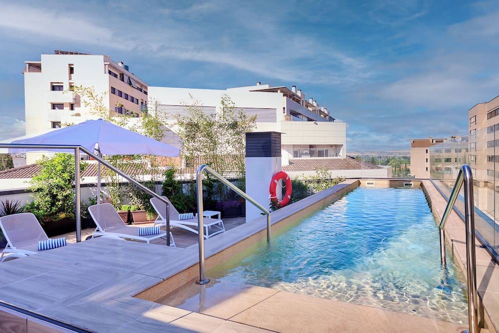 Apartamentos Luna Suites Granada 1