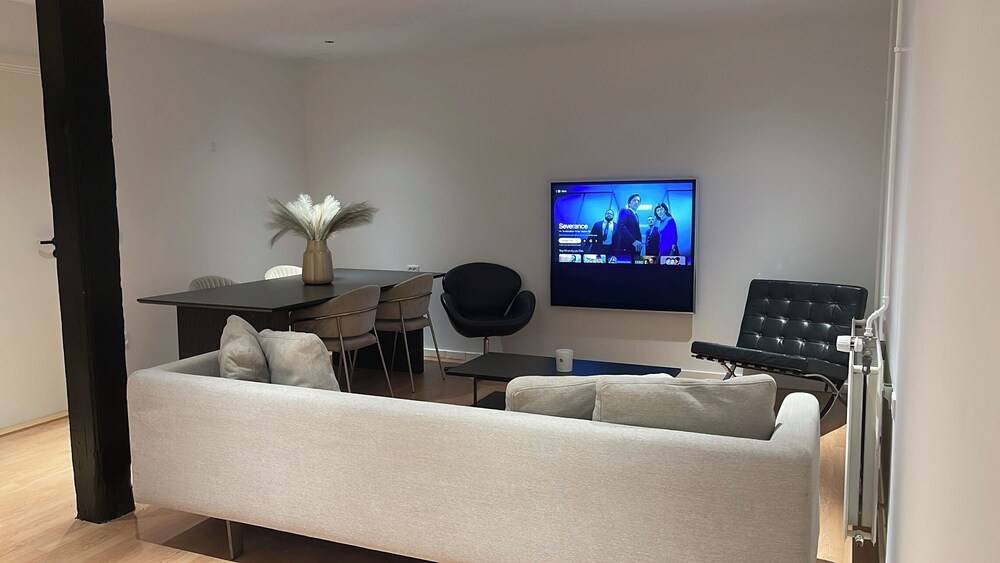 Maison Nord, 6 min from Airport & Sleep 5 1