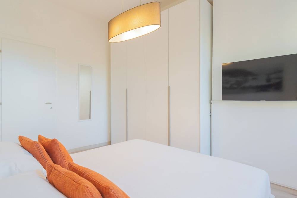 White Lake View Apartment by Rent All Como 2