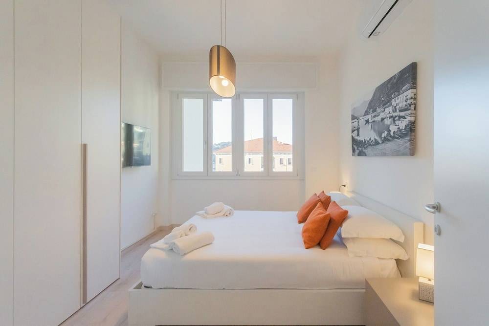 White Lake View Apartment by Rent All Como 1