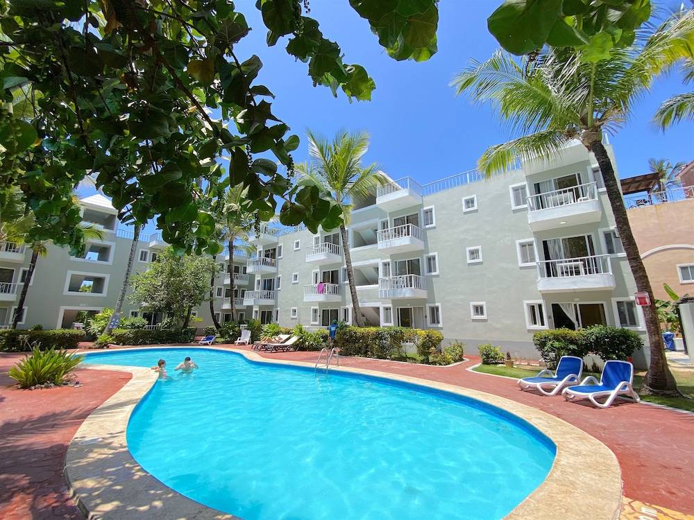 Sol Caribe Beach Pool 1