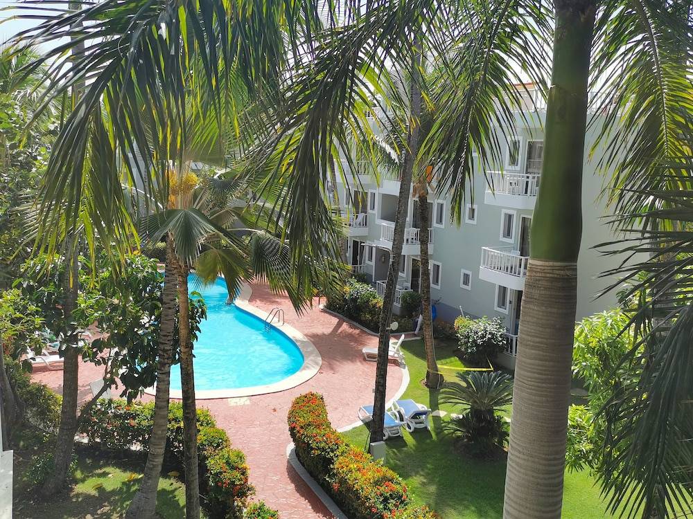 Sol Caribe Beach Pool 2