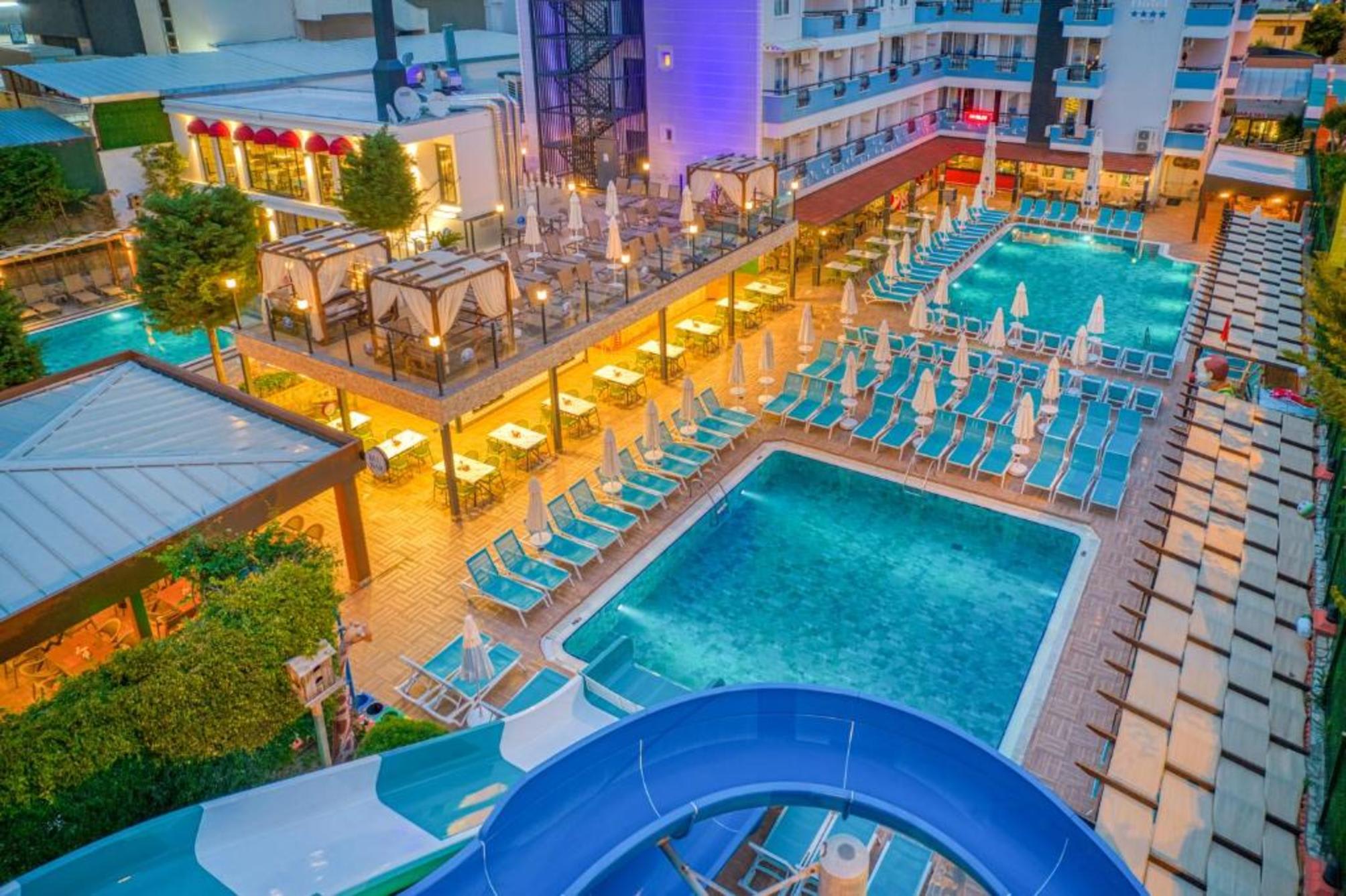 Club Big Blue Suit Hotel 1