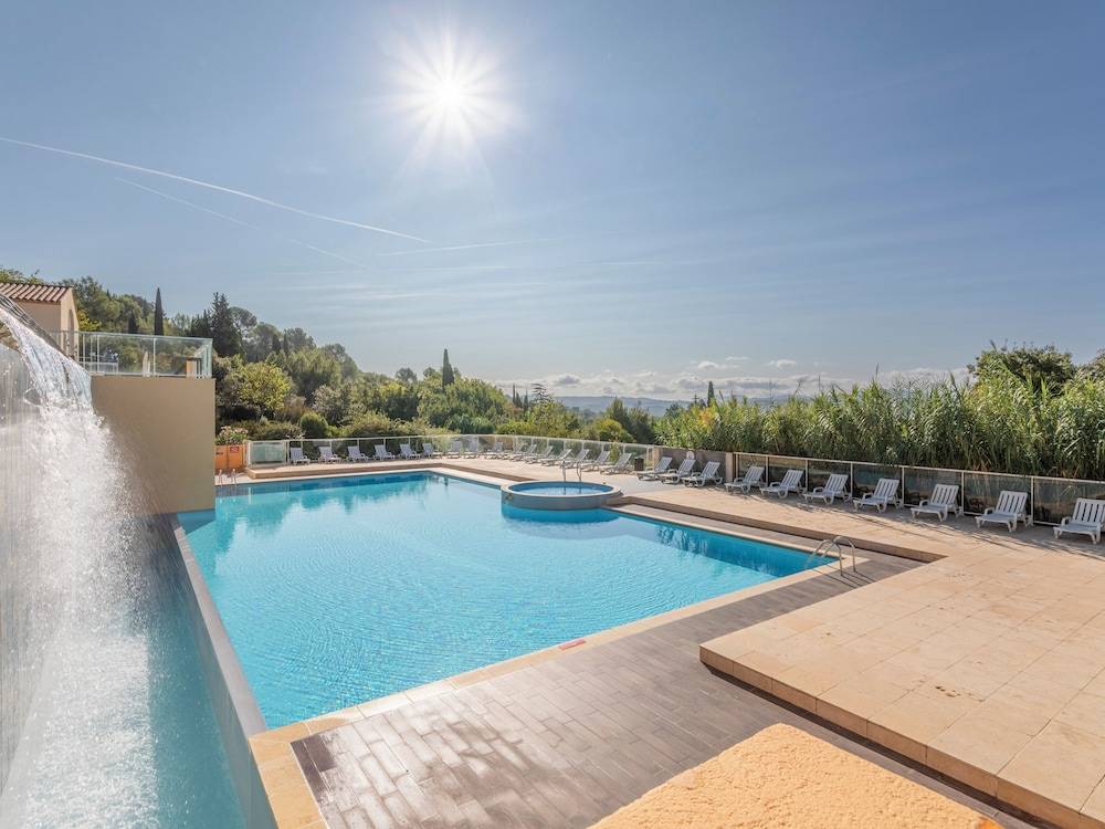 Appartement dans Residence – Le Domaine de Camiole 1