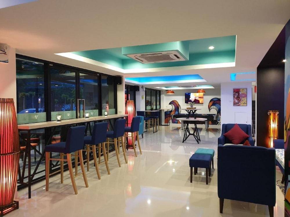 Jomtien Beach Sleep Inn - Steps from Beach & Market 2