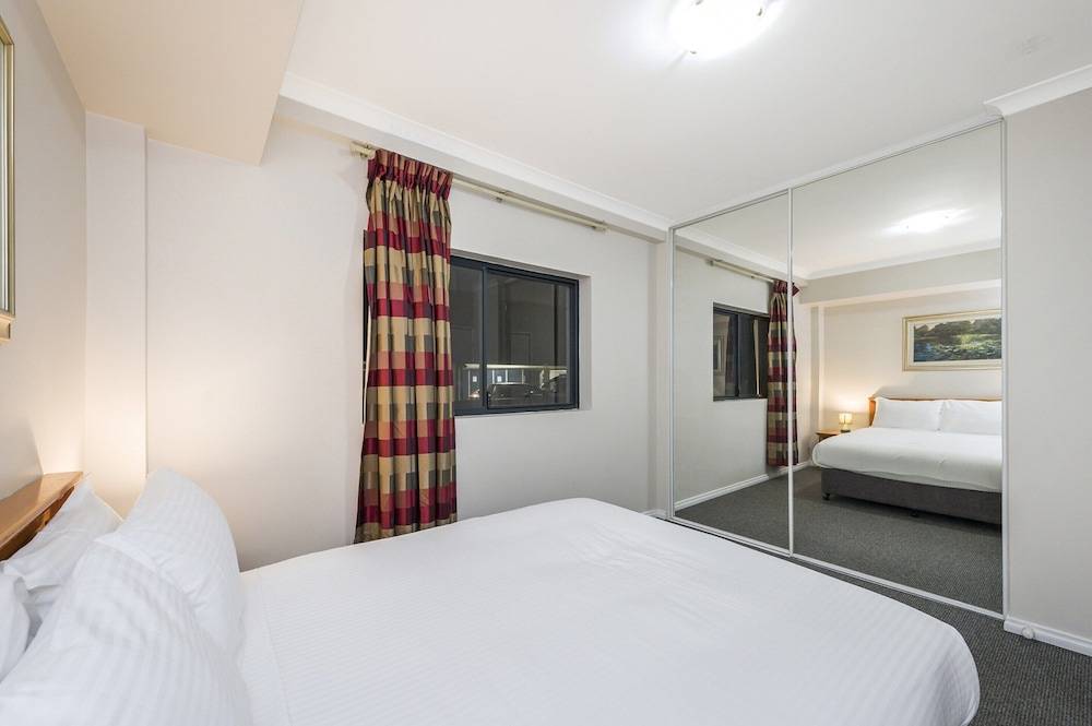 Central East Perth Flat with Pool & Gym Access 1