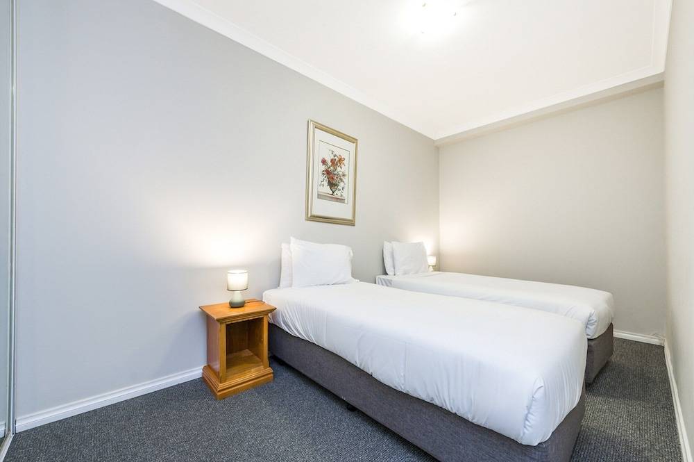 Central East Perth Flat with Pool & Gym Access 2