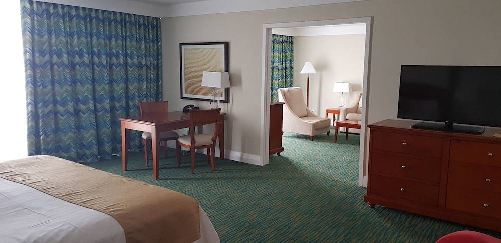 GRAND LUCAYAN LIGHTHOUSE POINTE - AI 2