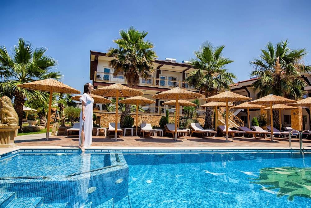 Greek Pride Ηotel and Apartments 1