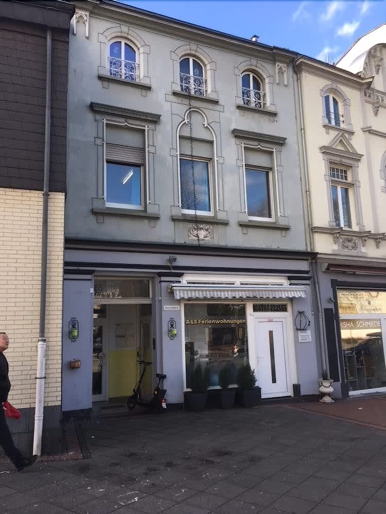 A & S Hostel Bonner Straße 9 1