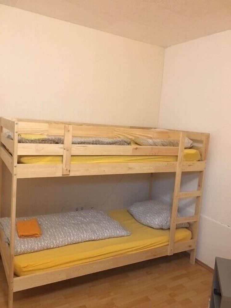 A & S Hostel Bonner Straße 9 2