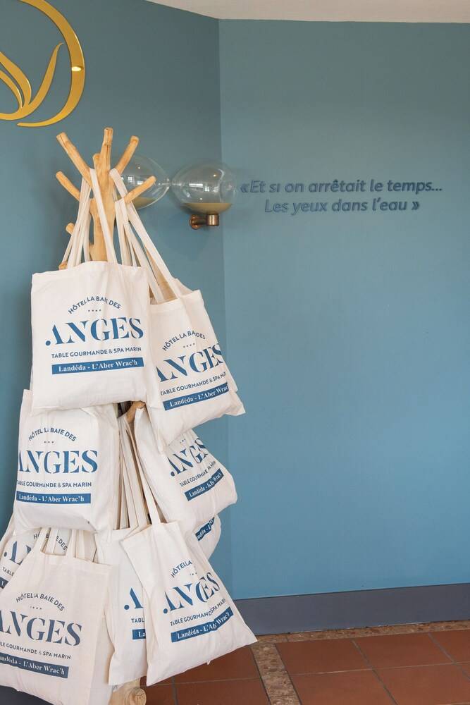 Hôtel La Baie des Anges, son SPA marin & sa piscine couverte et chauffée 2