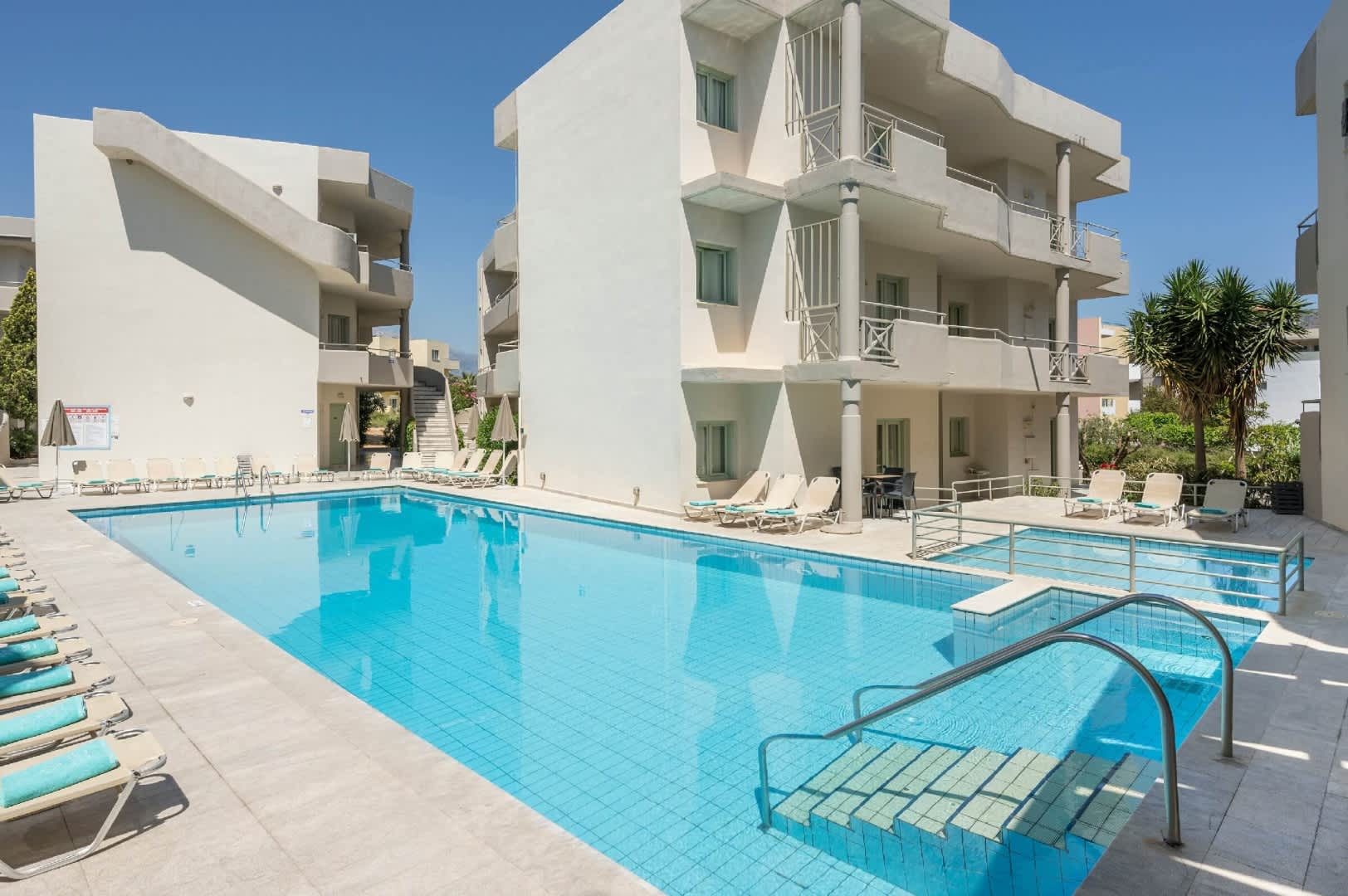 Summer Beach Hotel 1