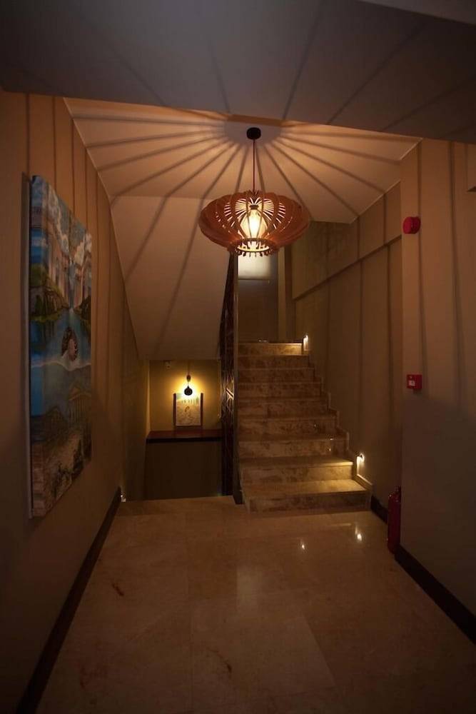 Juliet Rooms & Kitchen 2