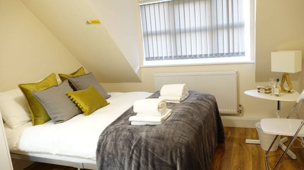 RC Airport Rooms 1