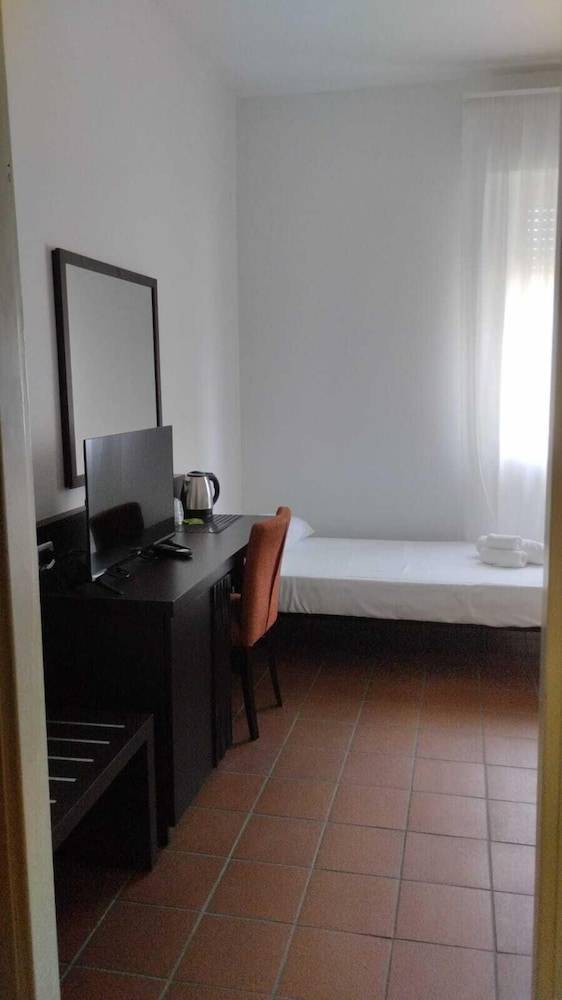MC Hotel 2