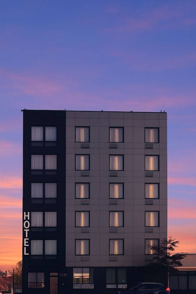 Bkway Hotel Brooklyn 1