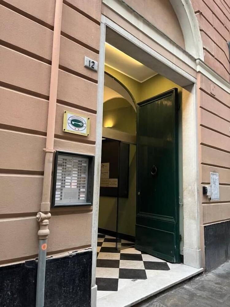 Genova Gold Rooms 1