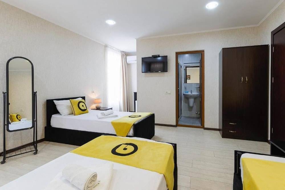 Aura Plaza Hotel 2