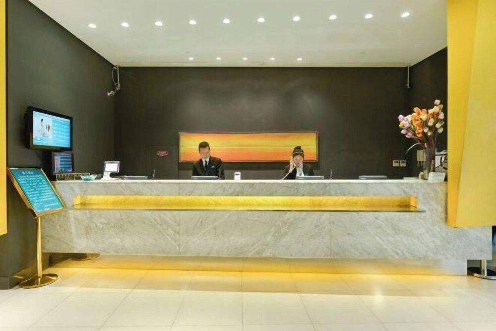 Jinjiang Inn (Shanghai People's Square East Huaihai Road) 1