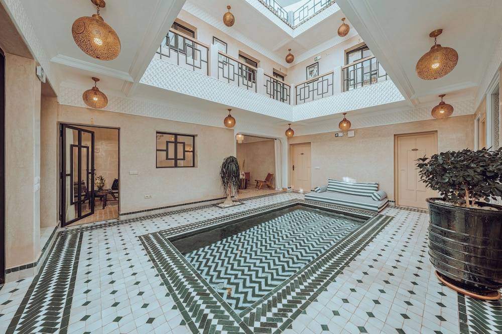 Riad Valentine 1