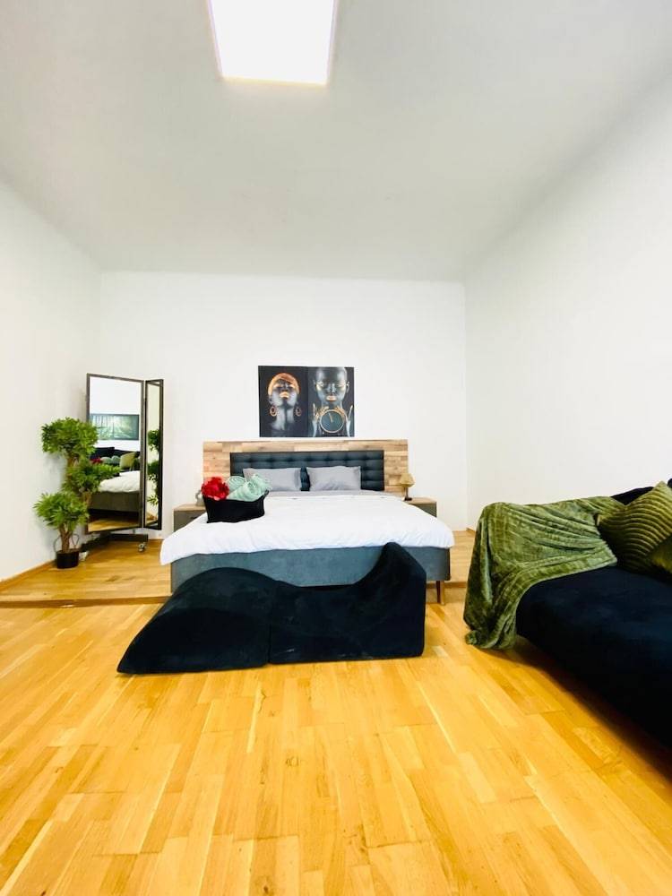 Bright 2BR Apartment Near Westbahnhof 1