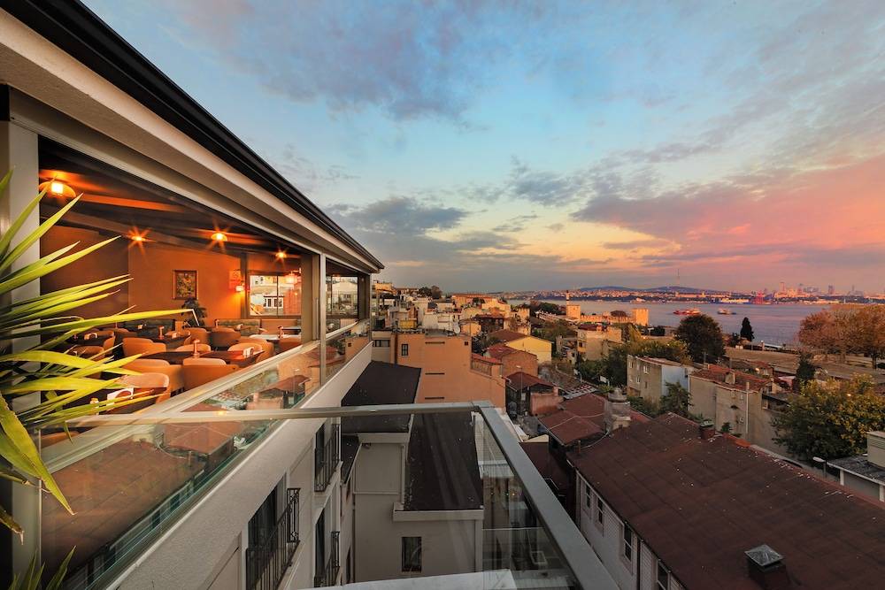 Azade Premier Istanbul Hotel & Steps from Hagia Sophia 1