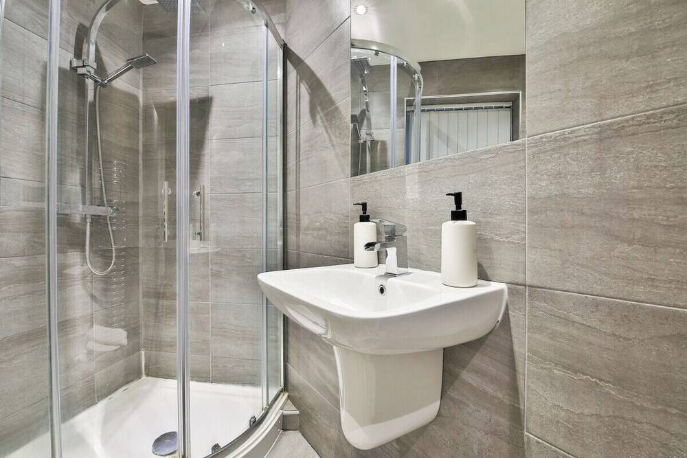 Whitchurch Place 2 Bed Flat in Cardiff 1