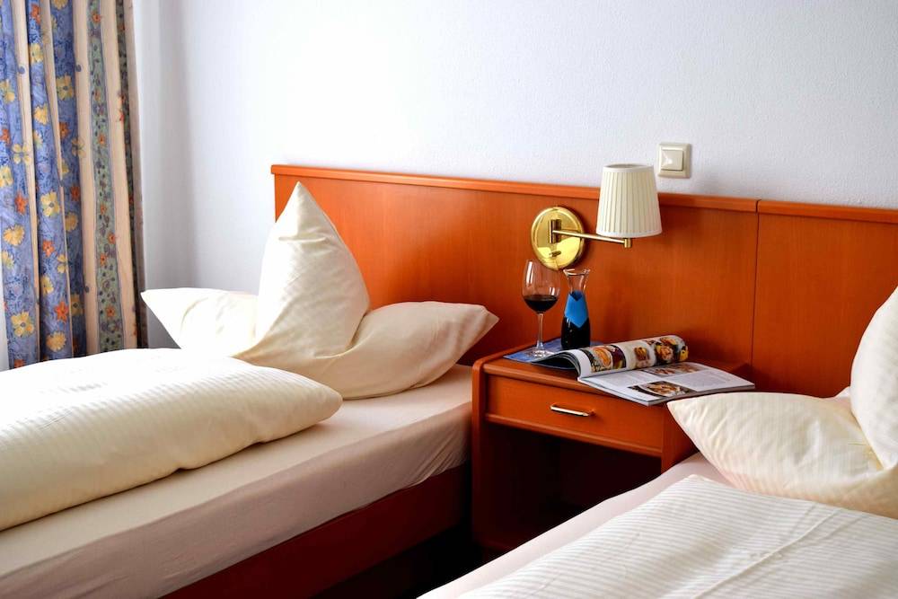 A8 Hotel im Darchinger Hof Bed & Breakfast - Zwischen Holzkirchen und Weyarn - Zwischen München Salzburg und Innsbruck - Kurz vor dem Irschenberg 2