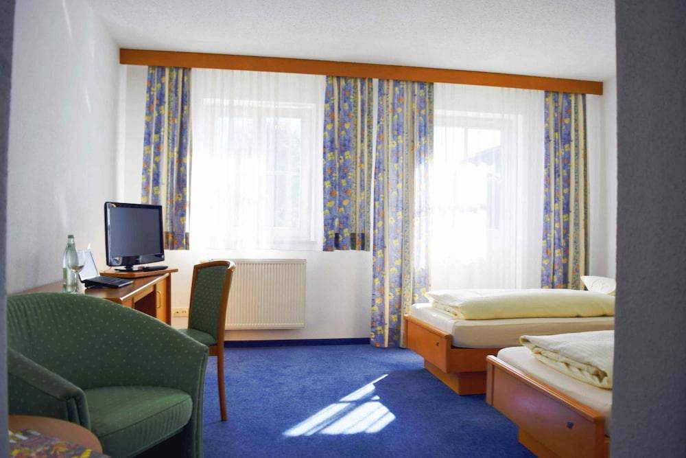 A8 Hotel im Darchinger Hof Bed & Breakfast - Zwischen Holzkirchen und Weyarn - Zwischen München Salzburg und Innsbruck - Kurz vor dem Irschenberg 1