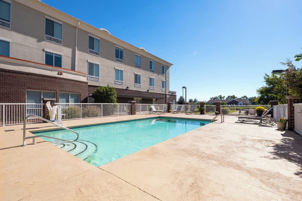 Holiday Inn Express PEMBROKE by IHG 1