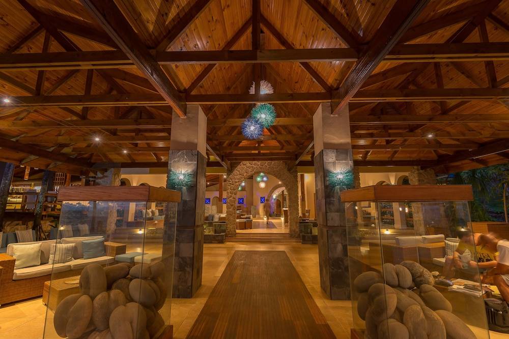 Coco de Mer Hotel and Black Parrot Suites 2