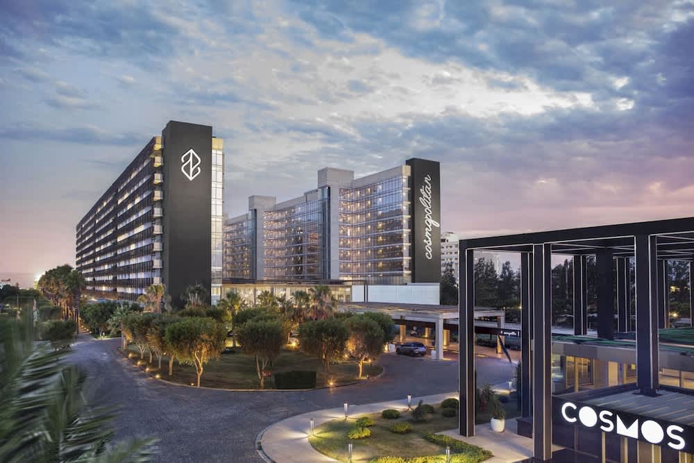 Nirvana Cosmopolitan Hotel - Convention & Sports Center 1