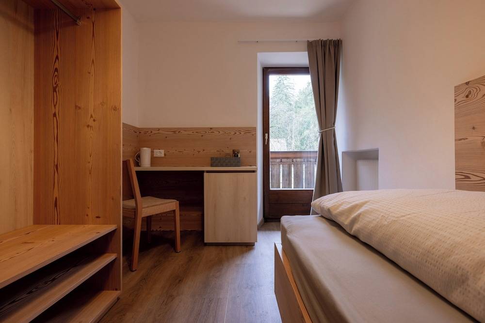 SAN PIETRO DOLOMITI Small Budget Hotel 2