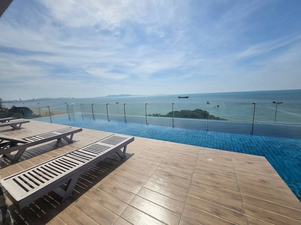 Avatara Beachfront - Best Rooftop Pool & Ocean Views 1